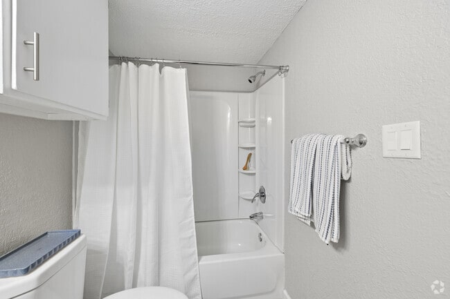 A1 1BR, 1BA - 700SF - Bathroom