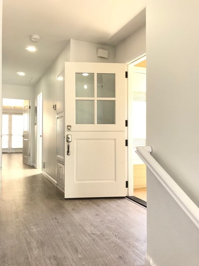 Building Photo - 512 Poinsettia Ave Unit 2 Rental
