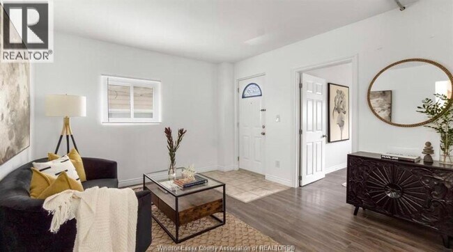 Photo - 329 Pierre Ave