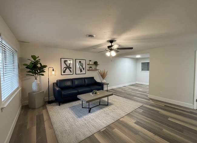 Building Photo - 1102 Apache Dr Unit A