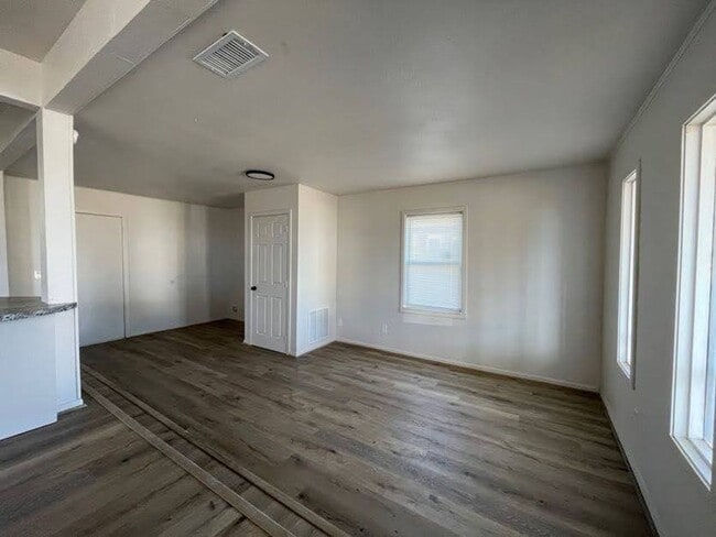 Photo - Lamesa Luxe Retreat – Modern Comfort Meets Small-Town Charm