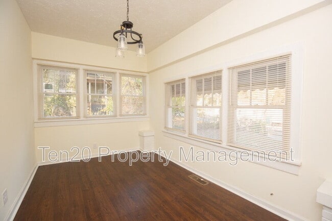 Photo - 2111 Summerville Rd