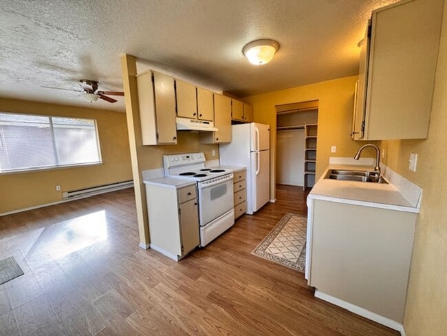 Photo - 2 Bedroom 1 Bathroom Duplex Located on the...