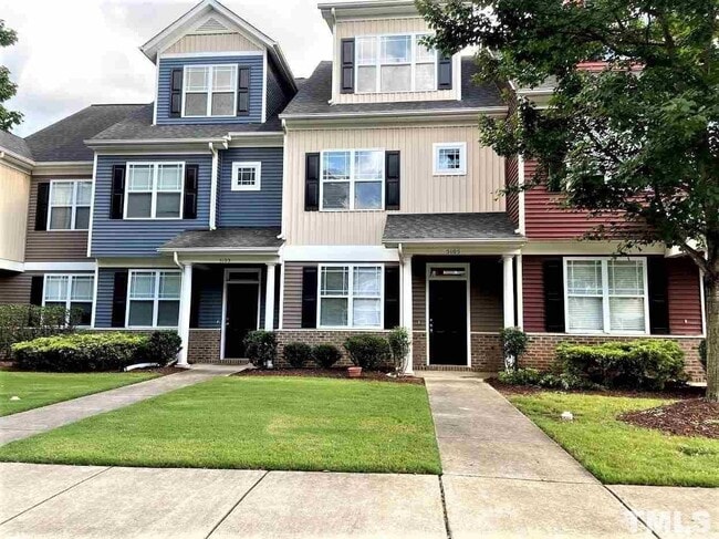 Building Photo - 3 Bedroom 3.5 Bath Townhome close to NCSU