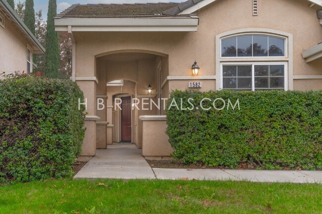 Photo - 1582 Peony Dr