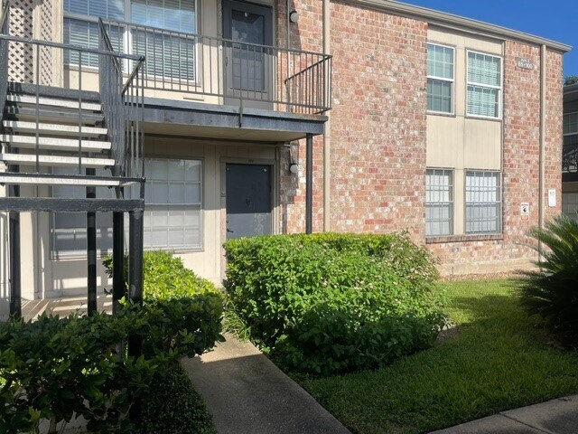 Building Photo - 5550 N Braeswood Blvd Unit 100