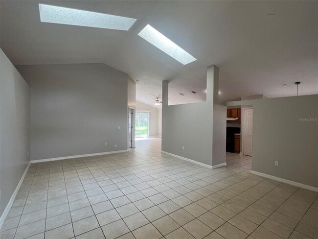 712 Swallow Ln