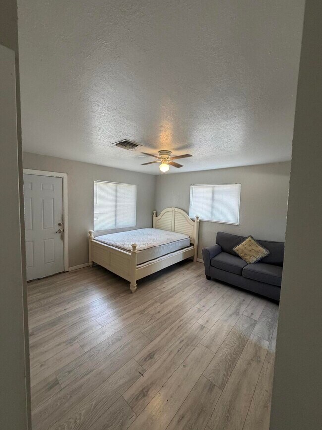 Photo - 716 22nd St Unidad B