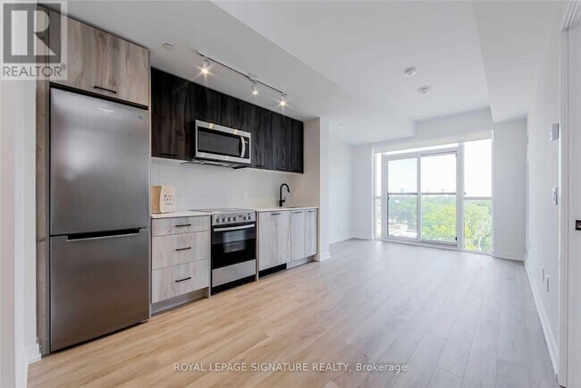 Photo - 2300 St Clair Ave W Unité 706