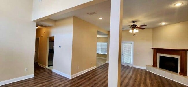 Photo - Great Home and Location-Available Now!