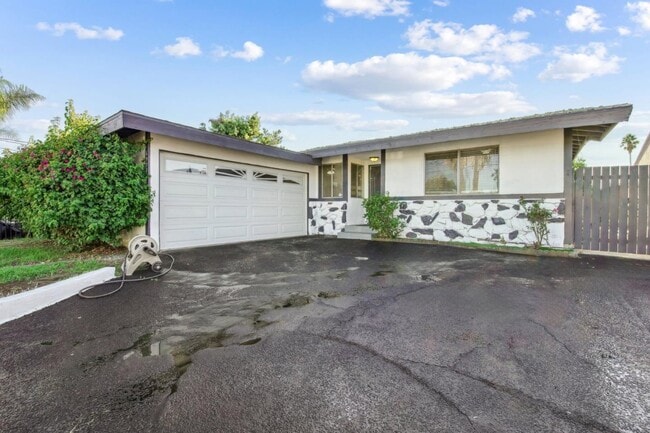 Photo - 6911 Bellaire Ave