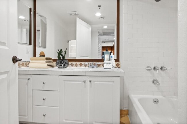 Photo - North Harper House