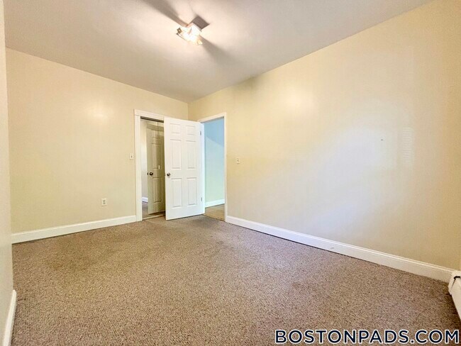 18 Holmes St