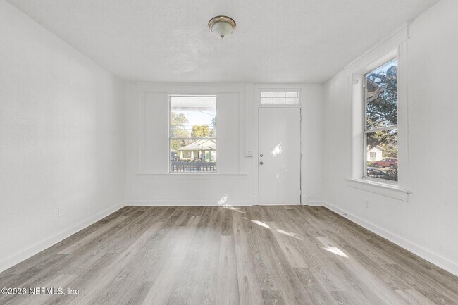 Photo - 522 W 21st St