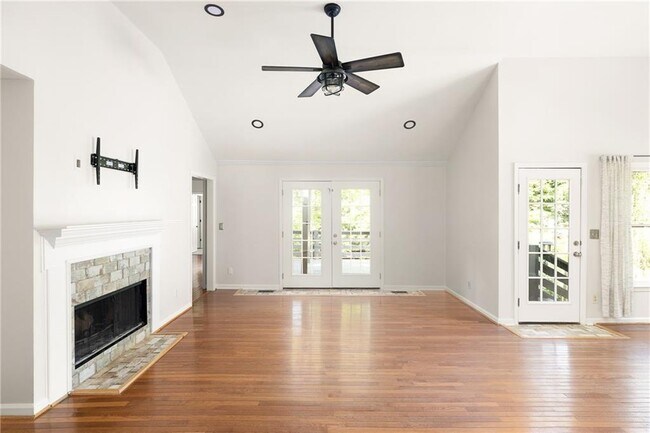 Photo - 3784 Market Crescent