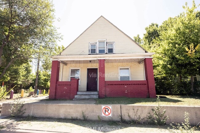 Building Photo - 445 W 29th St