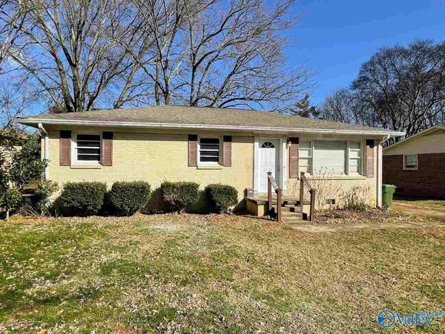 Photo - 1921 Stevens Dr NE