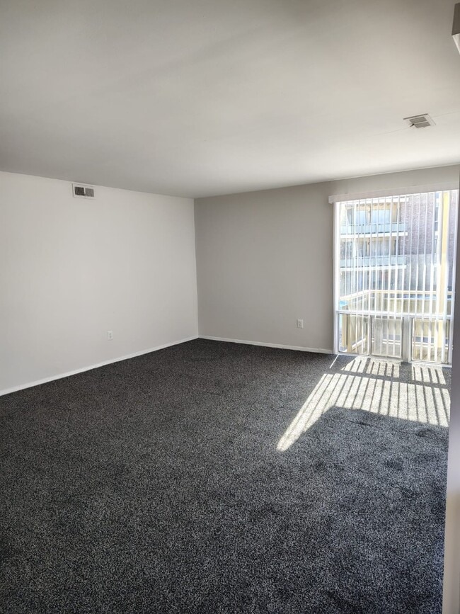 Photo - Beautiful and Spacious 2 Bedroom Apartment for Rent!