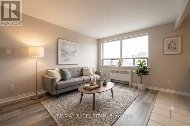 Photo - 468 Ottawa St N Unit 739D