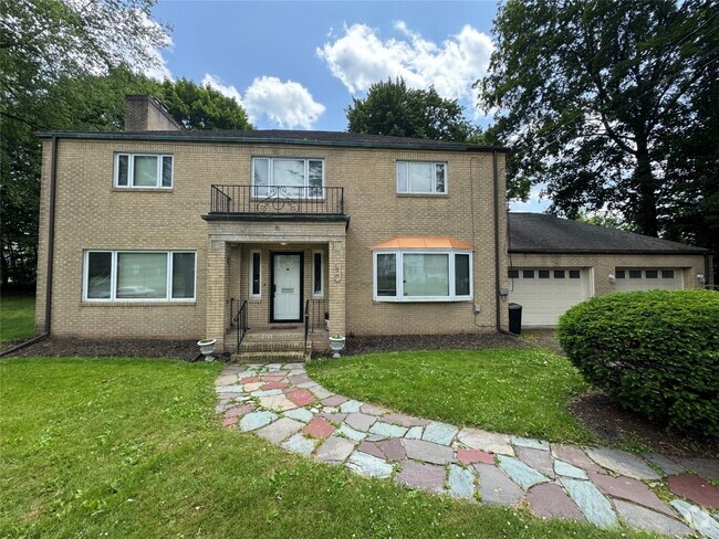 Building Photo - 77 Riverside Dr Rental