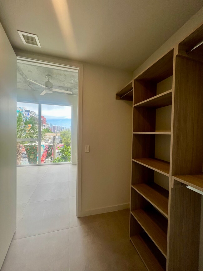 Photo - 102 NW 30th St Unidad A4