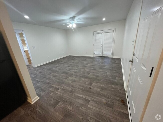 Building Photo - Modern 2-Bed, 1-Bath Oasis with Central Ai... Unit P-B2 Rental