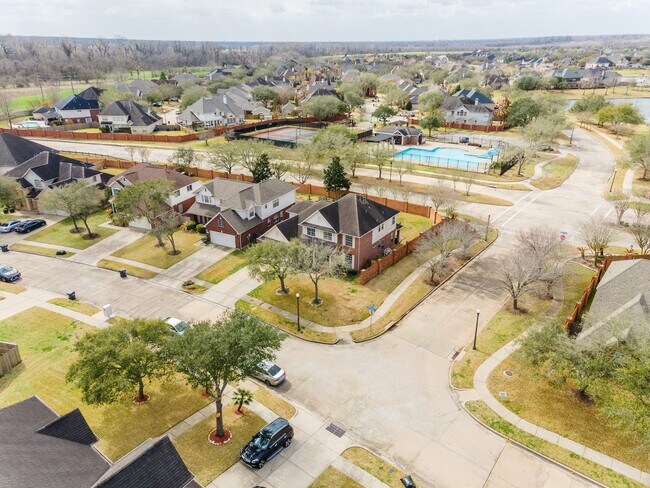 Photo - 5906 Saber River