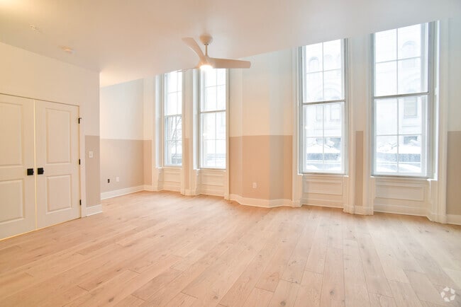 Building Photo - City Hall Unit 201 Rental