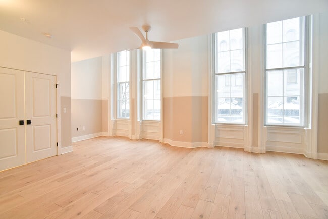 Building Photo - City Hall Unit 201 Rental
