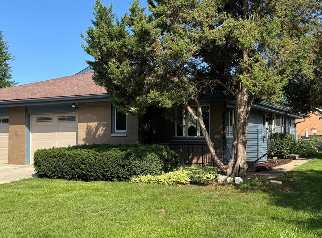 Building Photo - 1614 Stardust Dr