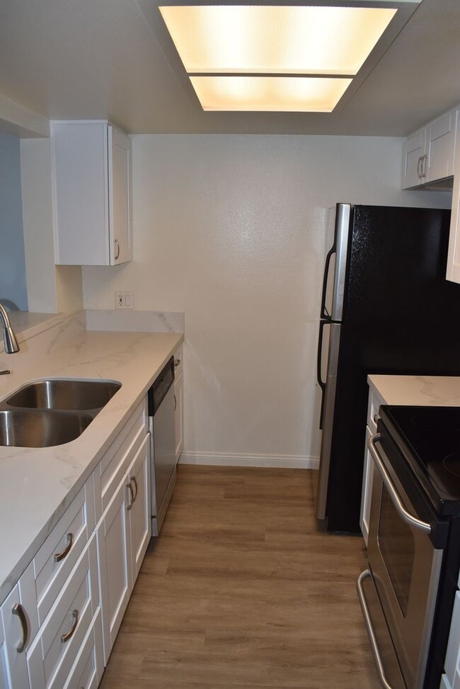 Building Photo - Remodeled 1 Bed, 1 Bath First Floor Condo in Carmel Trails