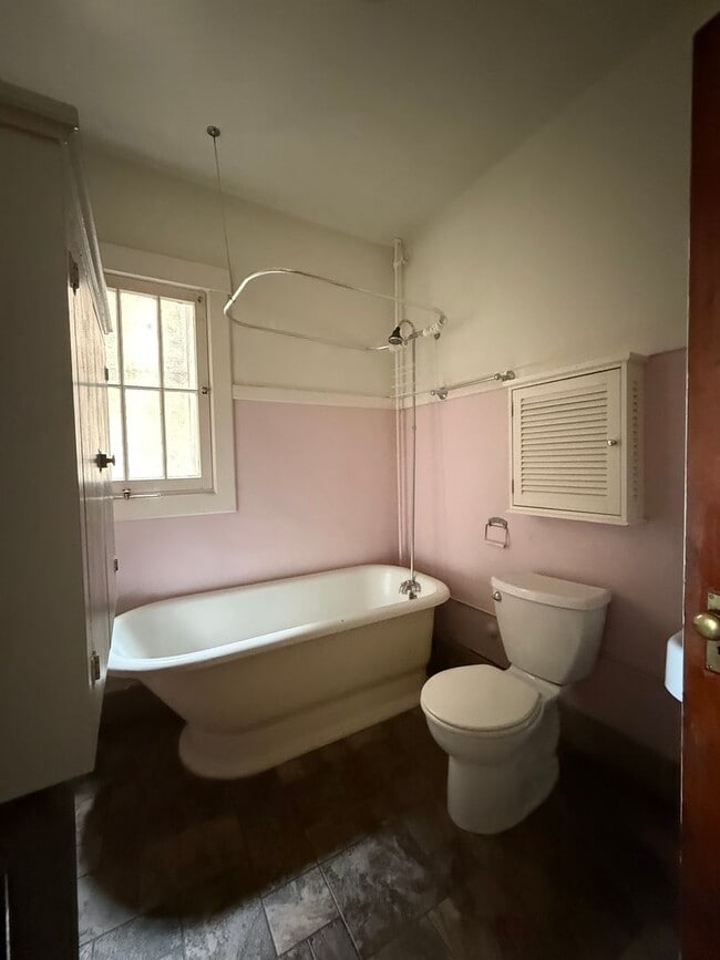 Photo - Virginia Apartments Unit 403