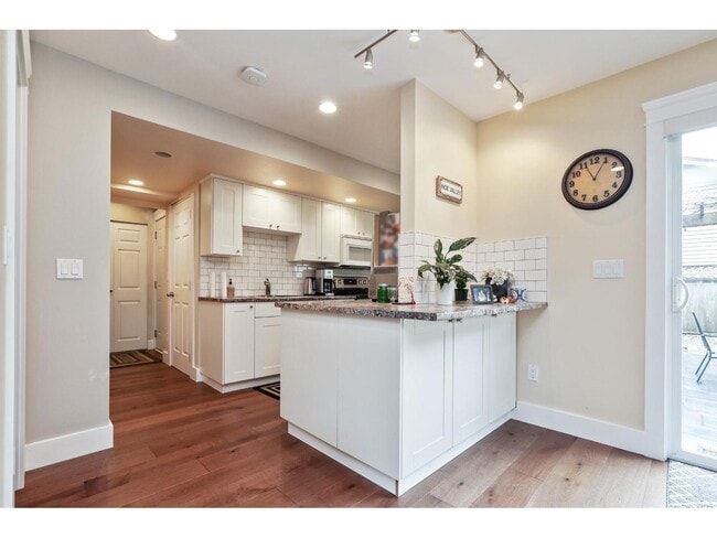 Photo - 12559-12524 24 Ave