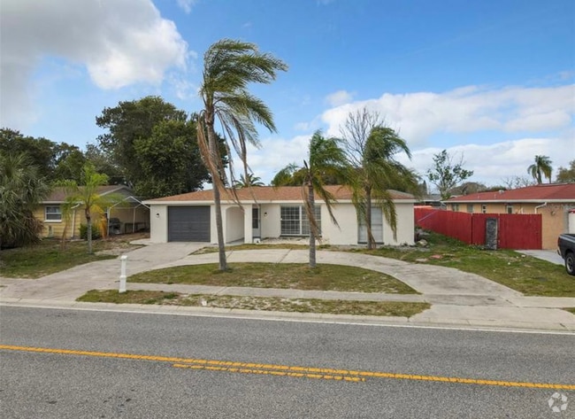 Building Photo - 10125 Regency Park Blvd Rental
