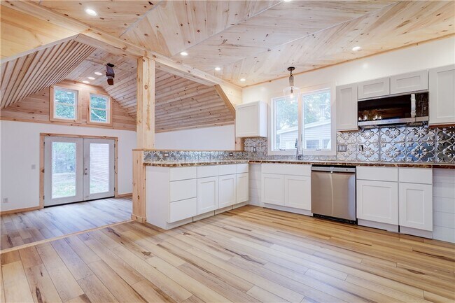 Photo - 413 Caroline St