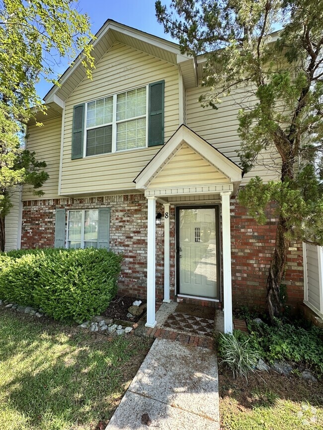 Building Photo - 8 E Chadwick Cir Rental