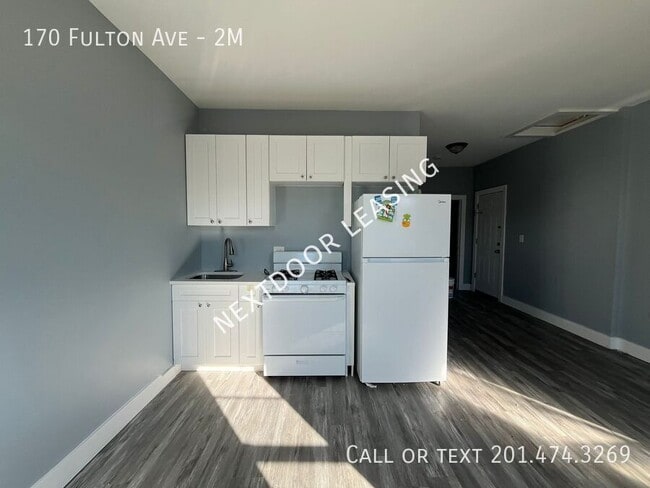 Building Photo - 170 Fulton Ave Unit 2M