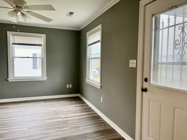 Photo - 3209 Chesham St