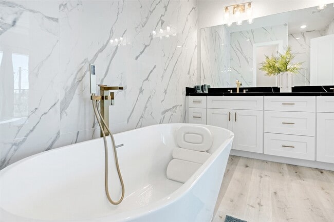 Photo - 5908 St Augustine St