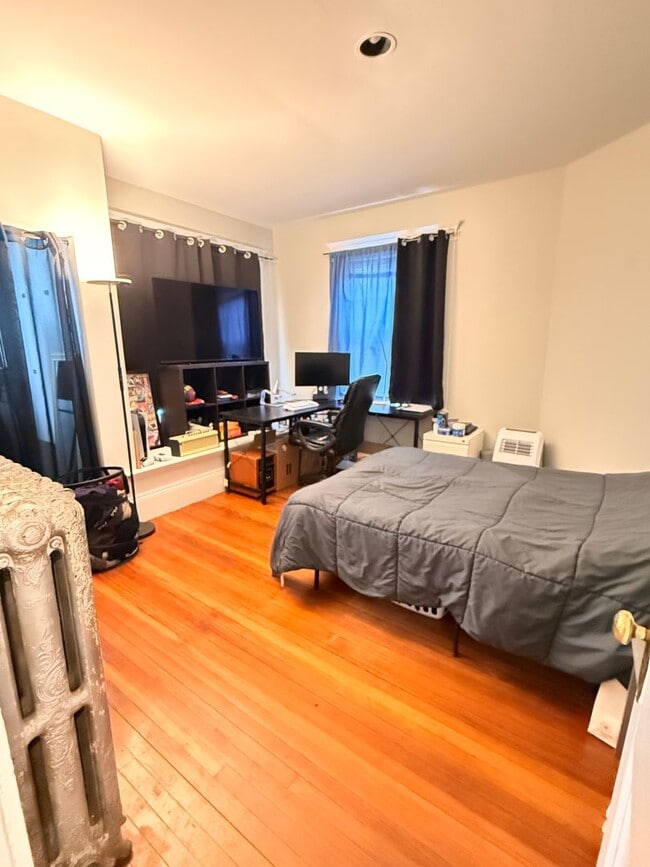 No Brokers Fee, No Security Deposit, Parking Included, heat, Hot Water Included, Laundry on a Site - No Brokers Fee, No Security Deposit, Parking Included, heat, Hot Water Included, Laundry on a Site
