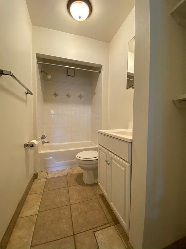 Photo - Perfect 3 BR Townhouse in Lovely Squirrel ...