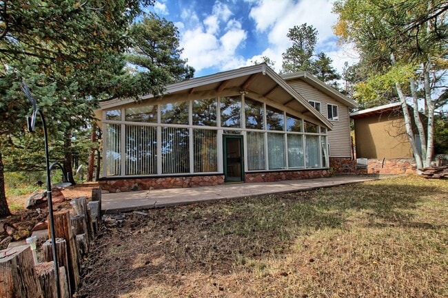 Building Photo - 3 bed 2 bath mountain rental