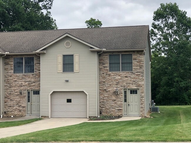 Building Photo - 479 Sparrow Way Unit A