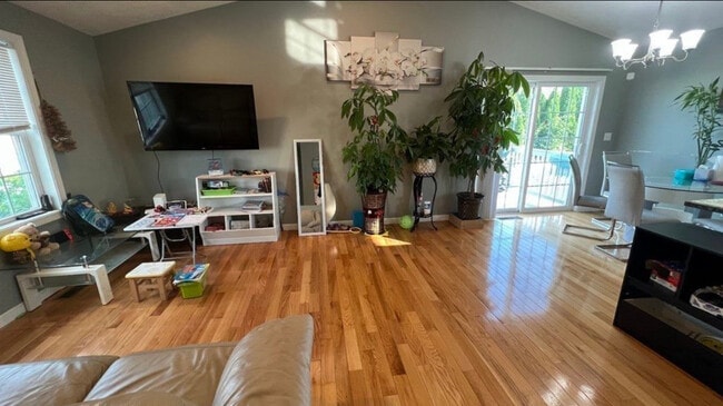 Building Photo - 24 Manchester St Unit 3BEDROOM IN A LOVELY HOME