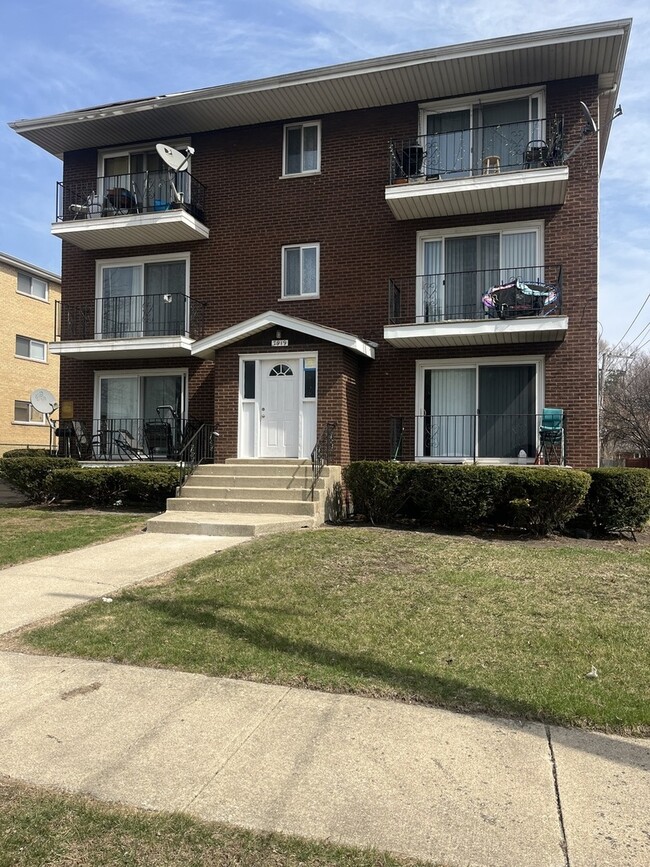 Building Photo - 7919 S 83rd Ct Unit 1s