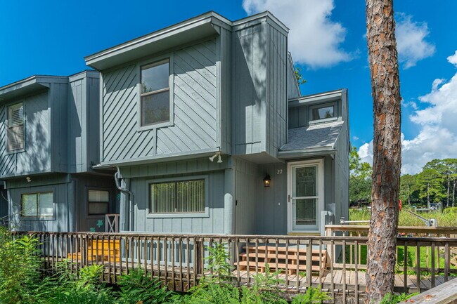 Photo - 200 White St