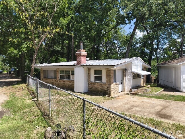 Building Photo - 708 Hickory Hill Ln Rental