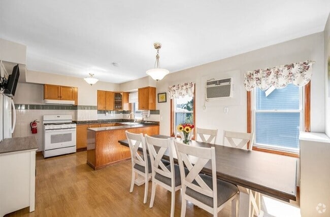 Building Photo - 16 Tileston St Unit 2 Rental
