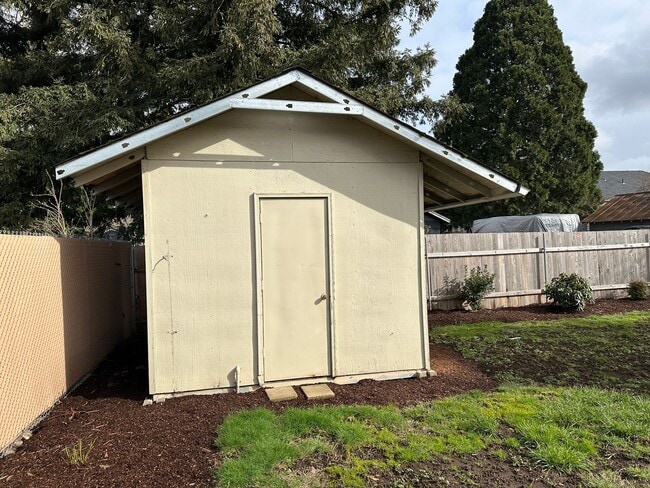 Photo - 3 bedroom 1 bathroom house in Springfield!