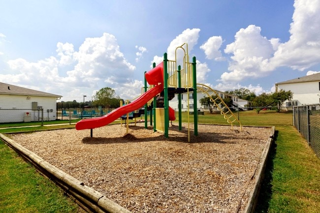 Photo - Woodland Oaks